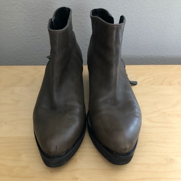 ERIC MICHAEL Pointed Toe Platform Leather Booties - Quiet Luxury - Picture 5 of 11